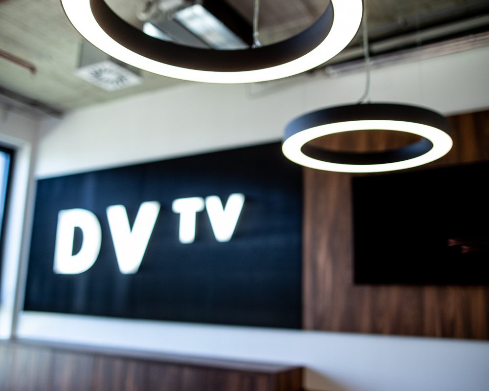 Projekt kanceláří pro redakci DVTV.